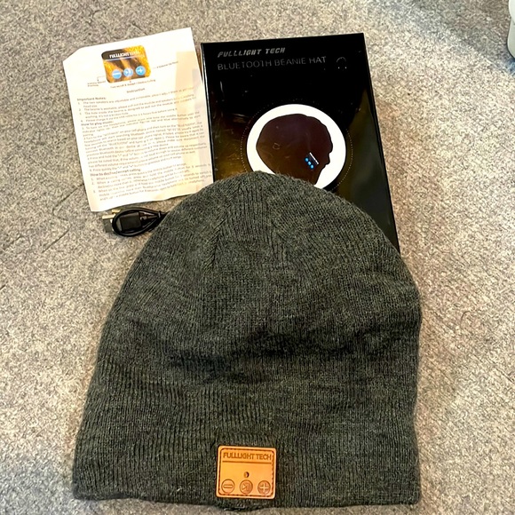 Bluetooth Beanie Hat - Picture 1 of 4